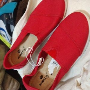 New Red kinetic Sz 9 sneakers